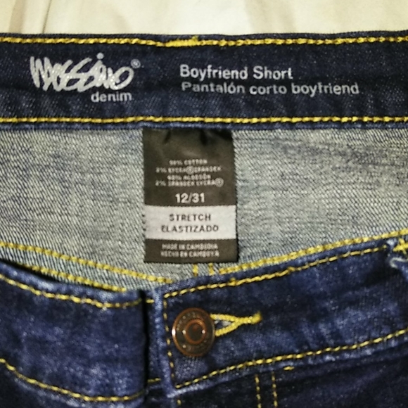 Shorts - Picture 3 of 3